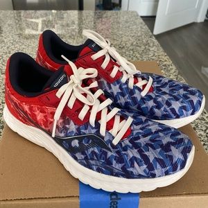 Women's Saucony Kinvara 11 Stars & Stripes; Size 8.5